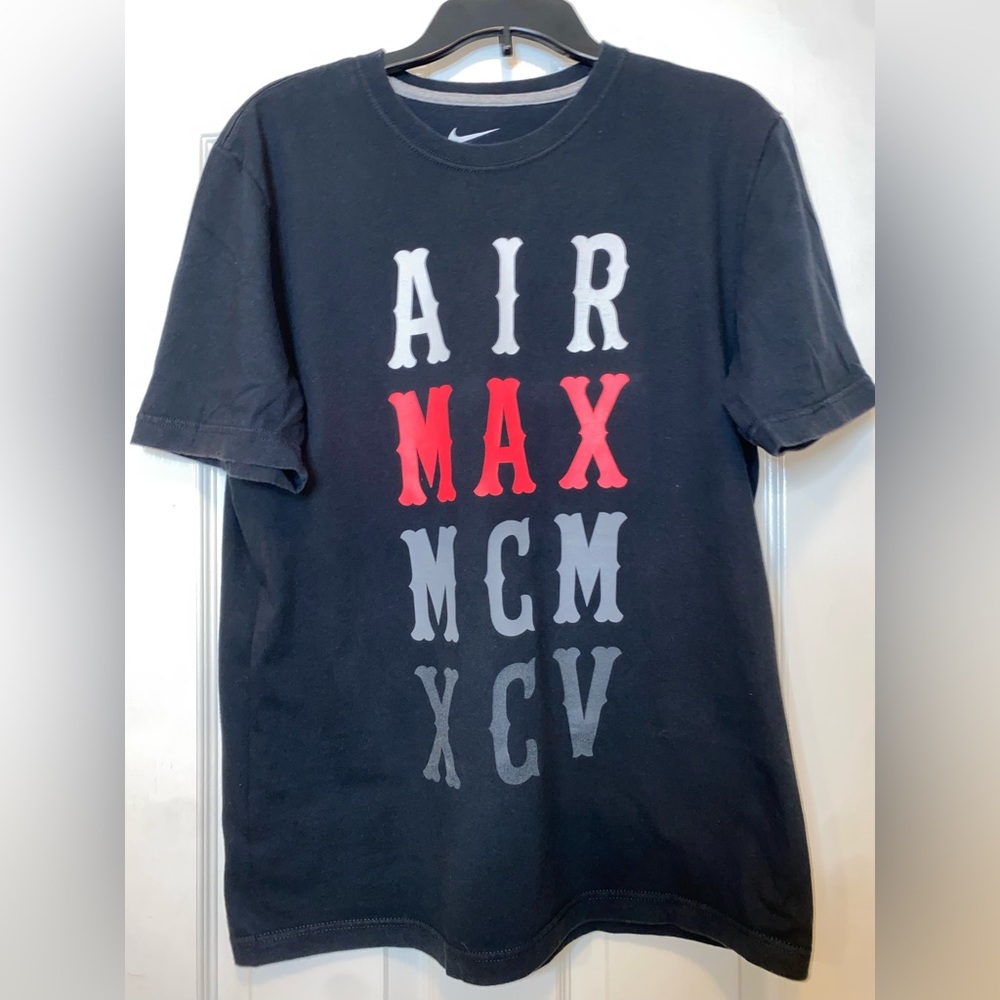 Black, Large, Nike short sleeve shirt.